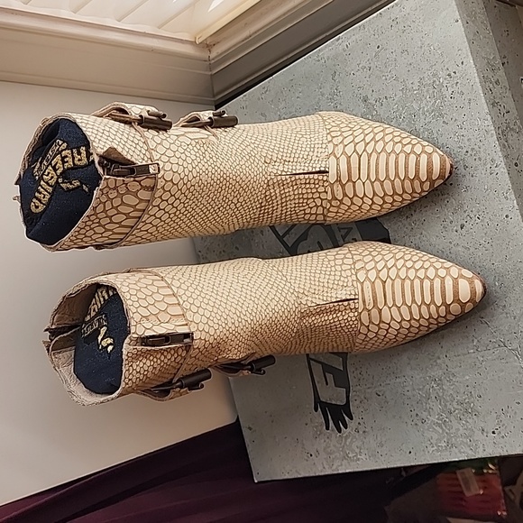 Freebird Joey White Snake boots - Picture 3 of 6